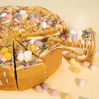 Full Cookie Pie - Mini Egg & Bueno